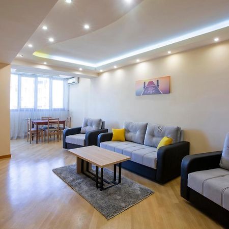 Umba Apartment N4 - Balcony And Mount Ararat View Jerevan Exteriér fotografie